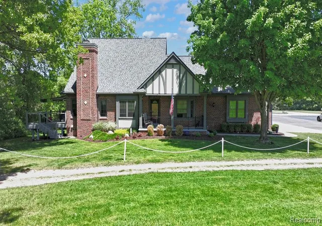 Homes for sale in Lake Orion, MI | 156 Sandhills Ln, Lake Orion, MI 48362 | MLS# 61008774