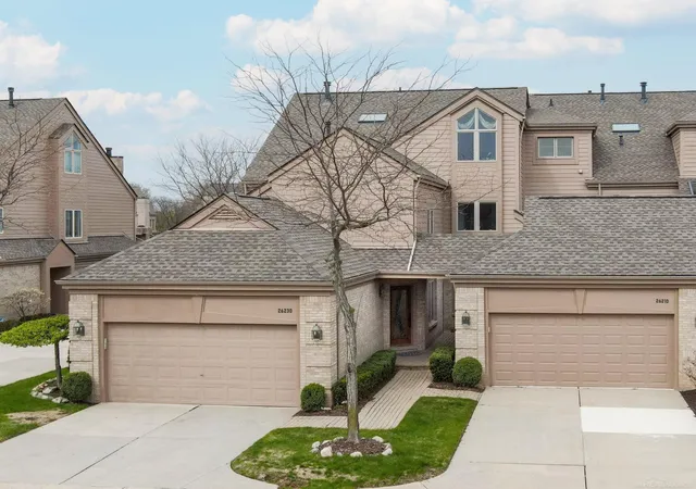 image of 26230 Harbour Pointe Dr, Harrison Township, MI 48045 | MLS# 50214396