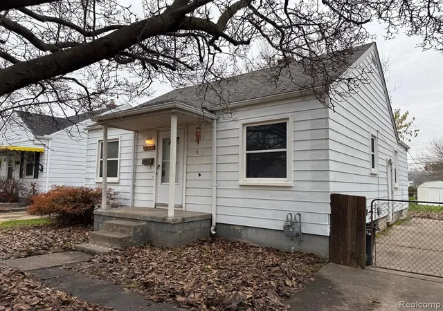 2nd image of 18747 Woodcrest St, Harper Woods, MI 48225 2013 | MLS# 61024023