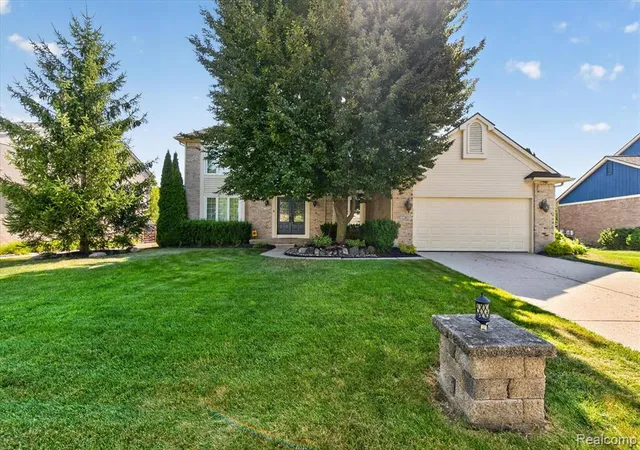 Photo 3 of Sale Pending at 22649 Foxmoor Dr, Novi, MI 48374 | MLS# 61018485 | Listing updated on 2026-08-29