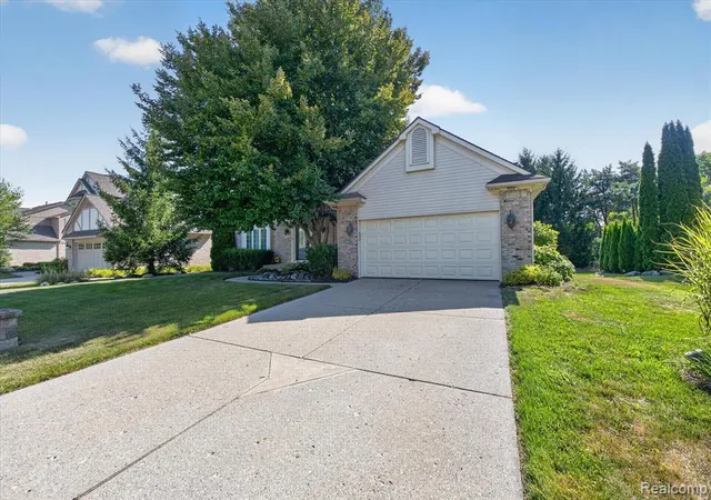 Photo 4 of Sale Pending at 22649 Foxmoor Dr, Novi, MI 48374 | MLS# 61018485 | Listing updated on 2026-08-29
