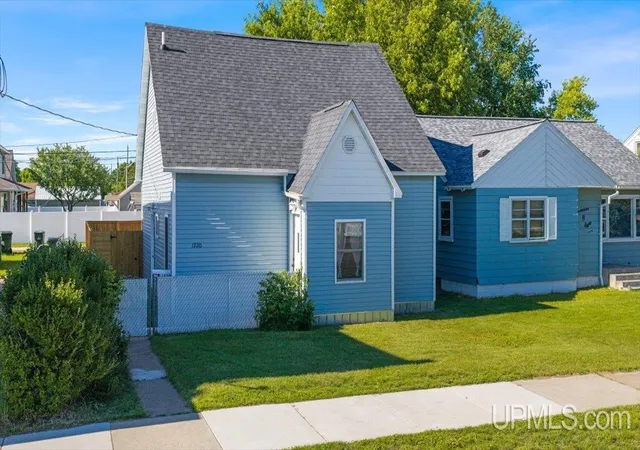 Homes for sale in Escanaba, MI | 1720 S 8th Ave, Escanaba, MI 48929 | MLS# 50212634