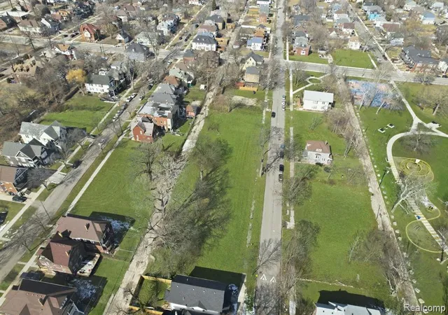 6th image of 2185 Townsend St, Detroit, MI 48214 | MLS# 60974370