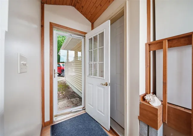 Photo 3 of Single family home for sale at 303 Cranberry Lake Rd, Jackson, MI 49201 | MLS# 70539876 | Listing updated on 2026-08-31