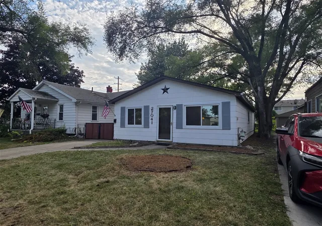 Photo 3 of Single family home for sale at 27041 Brettonwoods St, Madison Heights, MI 48071 | MLS# 70552752 | Listing updated on 2026-08-25