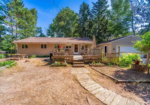 2nd image of 421 Lakewood Ln, Marquette, MI 49855 | MLS# 50219581