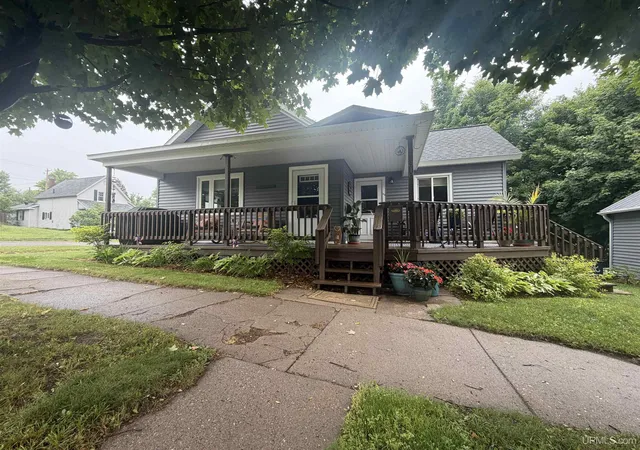 Homes for sale in Negaunee, MI | 318 Mckenzie Ave, Negaunee, MI 49866 | MLS# 50213822
