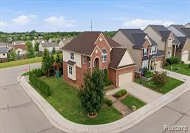 Homes for sale in Lake Orion, MI | 4810 E Stonegate Cir, Lake Orion, MI 48359 | MLS# 61009149