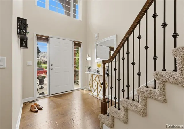 4th image of 4810 E Stonegate Cir, Lake Orion, MI 48359 | MLS# 61009149