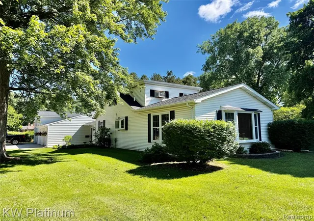 Homes for sale in Port Huron, MI | 2930 W Water St, Port Huron, MI 48060 | MLS# 61005264