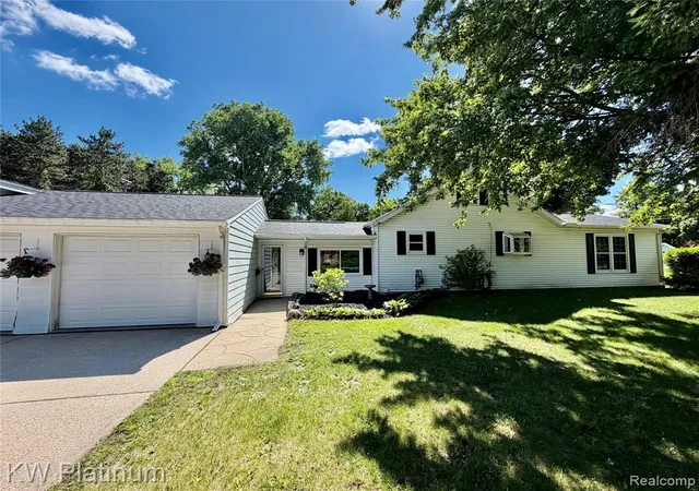 Homes for sale in Port Huron, MI | 2930 W Water St, Port Huron, MI 48060 | MLS# 61005264