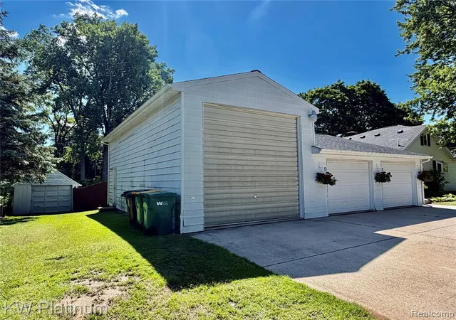 Homes for sale in Port Huron, MI | 2930 W Water St, Port Huron, MI 48060 | MLS# 61005264