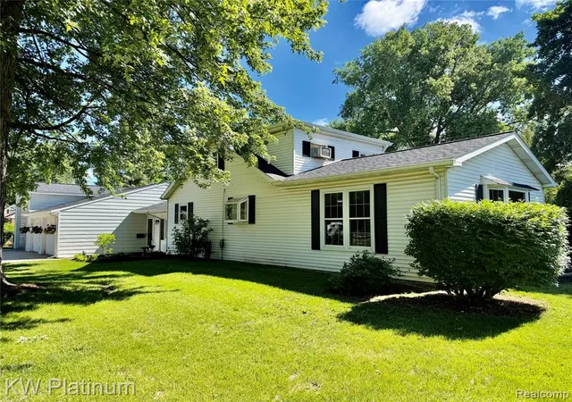 Homes for sale in Port Huron, MI | 2930 W Water St, Port Huron, MI 48060 | MLS# 61005264