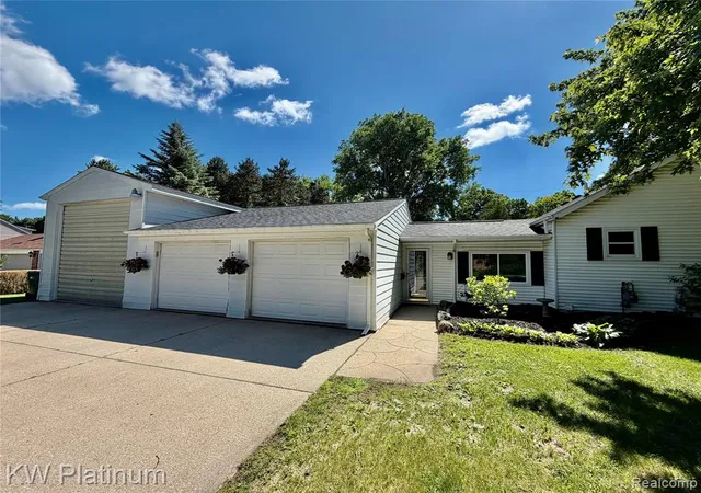 Homes for sale in Port Huron, MI | 2930 W Water St, Port Huron, MI 48060 | MLS# 61005264