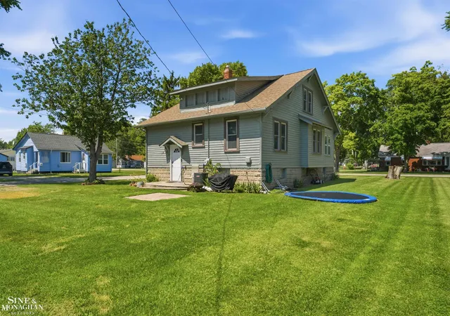 Homes for sale in Algonac, MI | 729 Smith St, Algonac, MI 48001 | MLS# 50214543