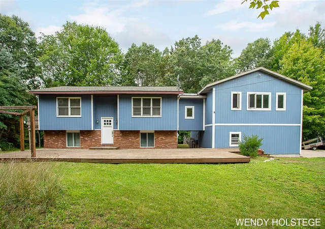 Photo 1 of Sale Pending at 2055 Horton Rd, Muskegon, MI 49445 | MLS# 70489150 | Listing updated on 2025-11-20
