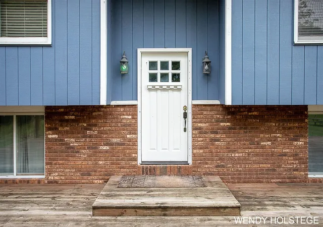 Photo 3 of Sale Pending at 2055 Horton Rd, Muskegon, MI 49445 | MLS# 70489150 | Listing updated on 2025-11-20