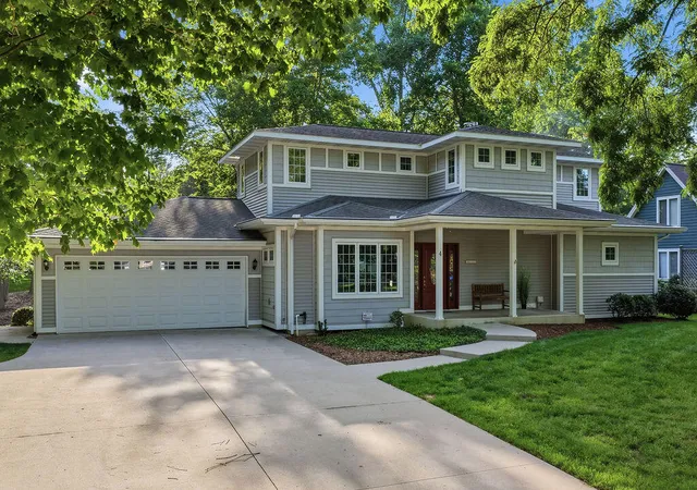 1st image of 4 Columbine Dr, South Haven, MI 49090 | MLS# 70543147