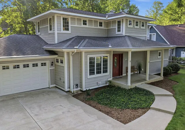 2nd image of 4 Columbine Dr, South Haven, MI 49090 | MLS# 70543147