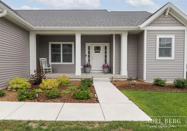 Homes for sale in Spring Lake, MI | 7253 Atwater Dr, Spring Lake, MI 49456 | MLS# 70539886