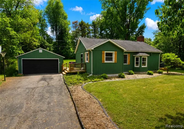 Photo 1 of Sale Pending at 1405 Middle Rd, Highland, MI 48357 | MLS# 61001153 | Listing updated on 2026-07-07