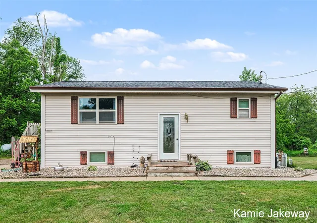 Homes for sale in Belding, MI | 8395 Mcarthur Ave, Belding, MI 48809 | MLS# 70537698