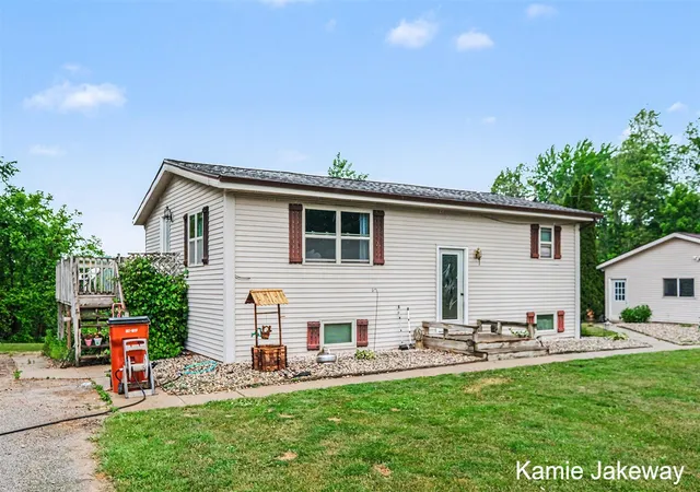 Homes for sale in Belding, MI | 8395 Mcarthur Ave, Belding, MI 48809 | MLS# 70537698