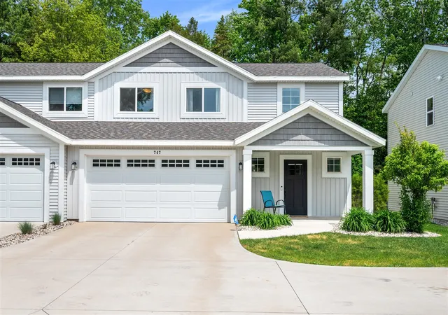 Homes for sale in Holland, MI | 747 Butternut Dr, Holland, MI 49424 | MLS# 70534543