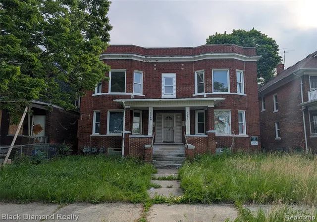 1st image of 3049 Montclair St, Detroit, MI 48214 2193 | MLS# 61003120