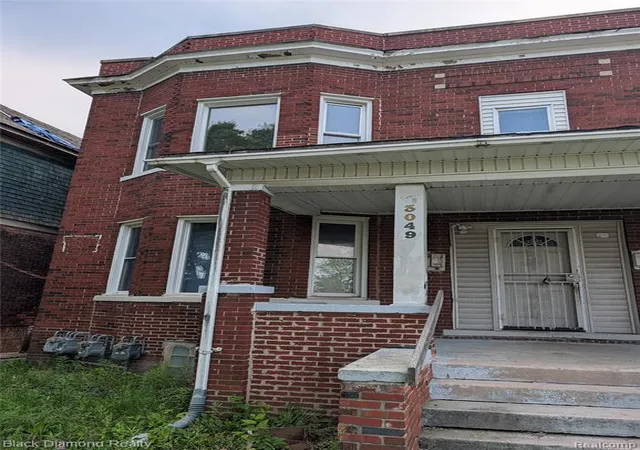 2nd image of 3049 Montclair St, Detroit, MI 48214 2193 | MLS# 61003120