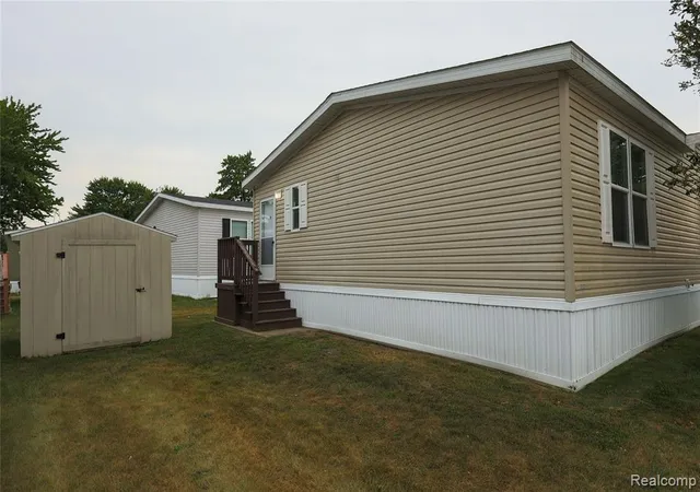 18th image of 174 Suzanne Blvd, White Lake, MI 48386 | MLS# 61017303