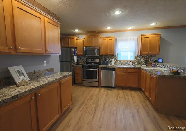 5th image of 174 Suzanne Blvd, White Lake, MI 48386 | MLS# 61017303