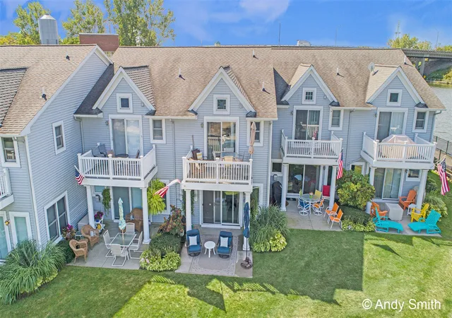 Homes for sale in Spring Lake, MI | 965 W Savidge St, Spring Lake, MI 49456 | MLS# 70498975