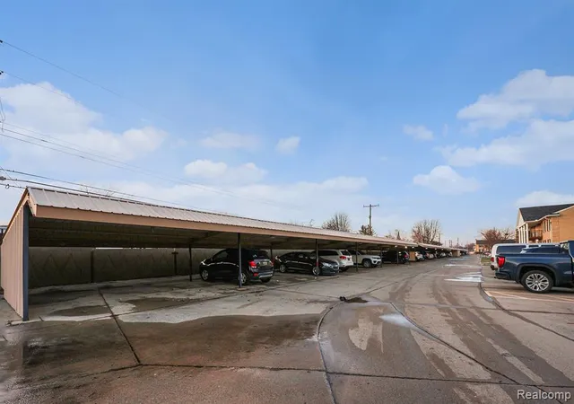 2nd image of 34720 Huntley Dr, Sterling Heights, MI 48312
