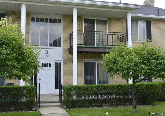 3rd image of 34720 Huntley Dr #22, Sterling Heights, MI 48312 | MLS# 60968360