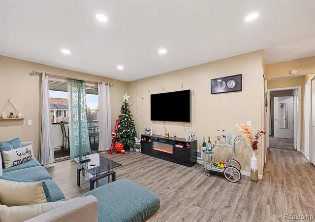 4th image of 34720 Huntley Dr #22, Sterling Heights, MI 48312 | MLS# 60968360