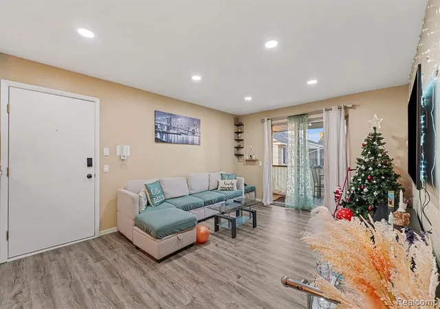 5th image of 34720 Huntley Dr #22, Sterling Heights, MI 48312 | MLS# 60968360