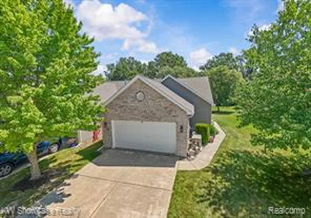 Homes for sale in Davison, MI | 1033 Bluebell Ln, Davison, MI 48423 | MLS# 61009483