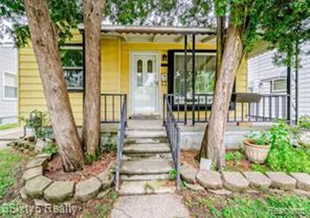 Homes for sale in Lincoln Park, MI | 2212 Detroit Ave, Lincoln Park, MI 48146 | MLS# 61009121
