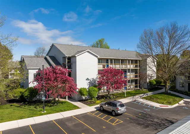 4th image of 621 Riverine Dr, Traverse City, MI 49684