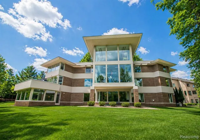 1st image of 1208 Hidden Lake Dr, Bloomfield Hills, MI 48302 | MLS# 60986891