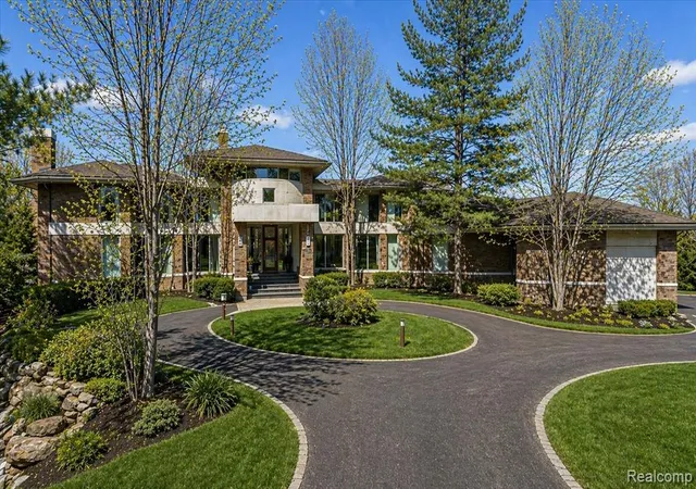 2nd image of 1208 Hidden Lake Dr, Bloomfield Hills, MI 48302 | MLS# 60986891