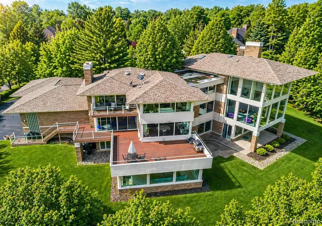 3rd image of 1208 Hidden Lake Dr, Bloomfield Hills, MI 48302 | MLS# 60986891