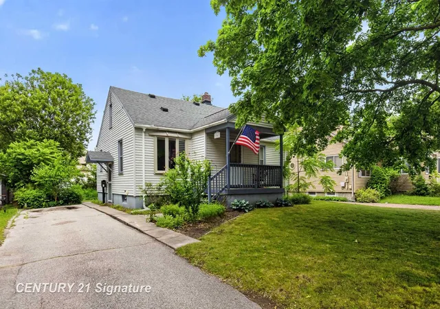 Homes for sale in Essexville, MI | 1907 James St, Essexville, MI 48732 | MLS# 50211868