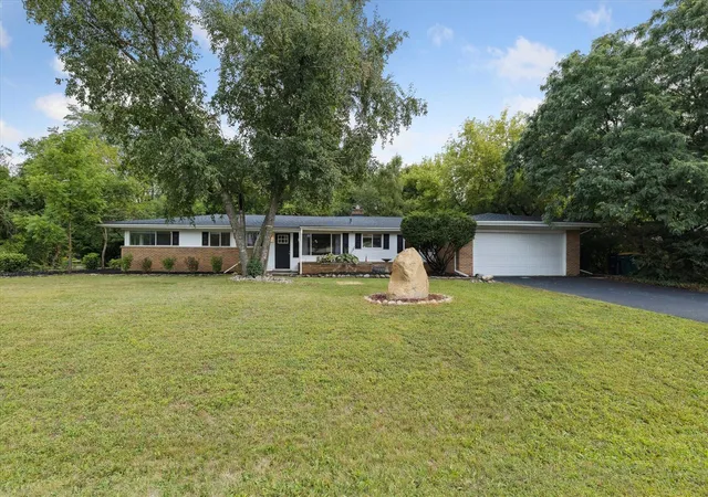 3rd image of 30070 Lochmoor St, Farmington Hills, MI 48334 | MLS# 70487936
