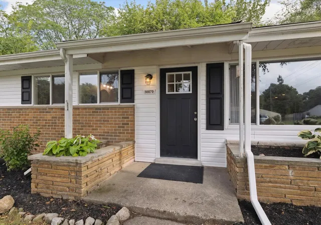 5th image of 30070 Lochmoor St, Farmington Hills, MI 48334 | MLS# 70487936