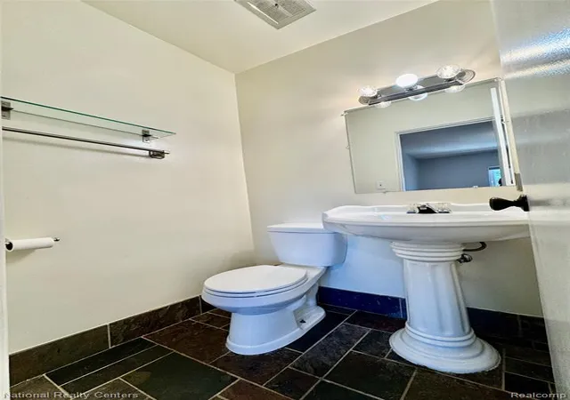 Homes for sale in Birmingham, MI | 361 N Eton St #5, Birmingham, MI 48009 | MLS# 60999406