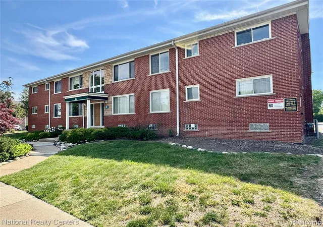 Homes for sale in Birmingham, MI | 361 N Eton St #5, Birmingham, MI 48009 | MLS# 60999406