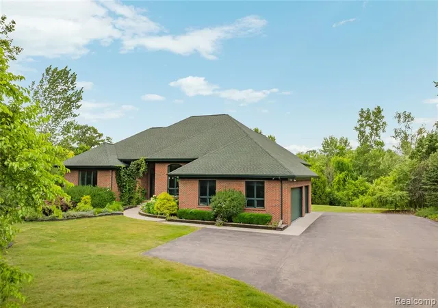 2nd image of 3520 Blue Heron Ct, Ypsilanti, MI 48198 | MLS# 61022409