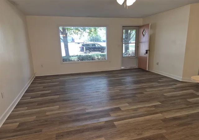 Photo 3 of Single family home for sale at 885 Barnum St, Wyoming, MI 49509 | MLS# 70545544 | Listing updated on 2026-08-28